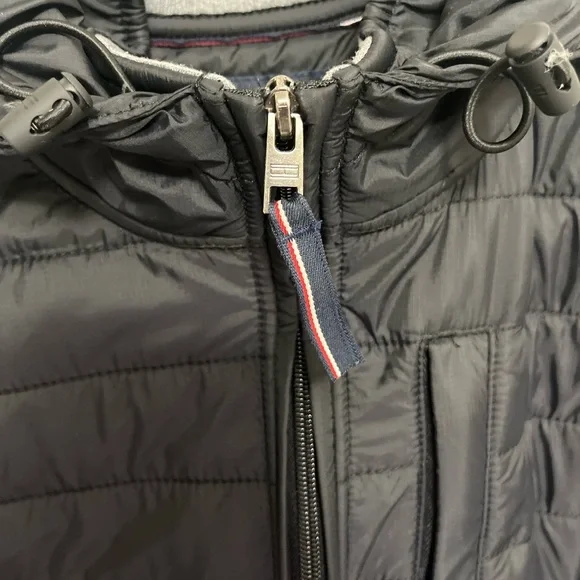 Tommy Hilfiger Men's Black and Gray Zip-Up jacket in size S - Picture 4 of 12